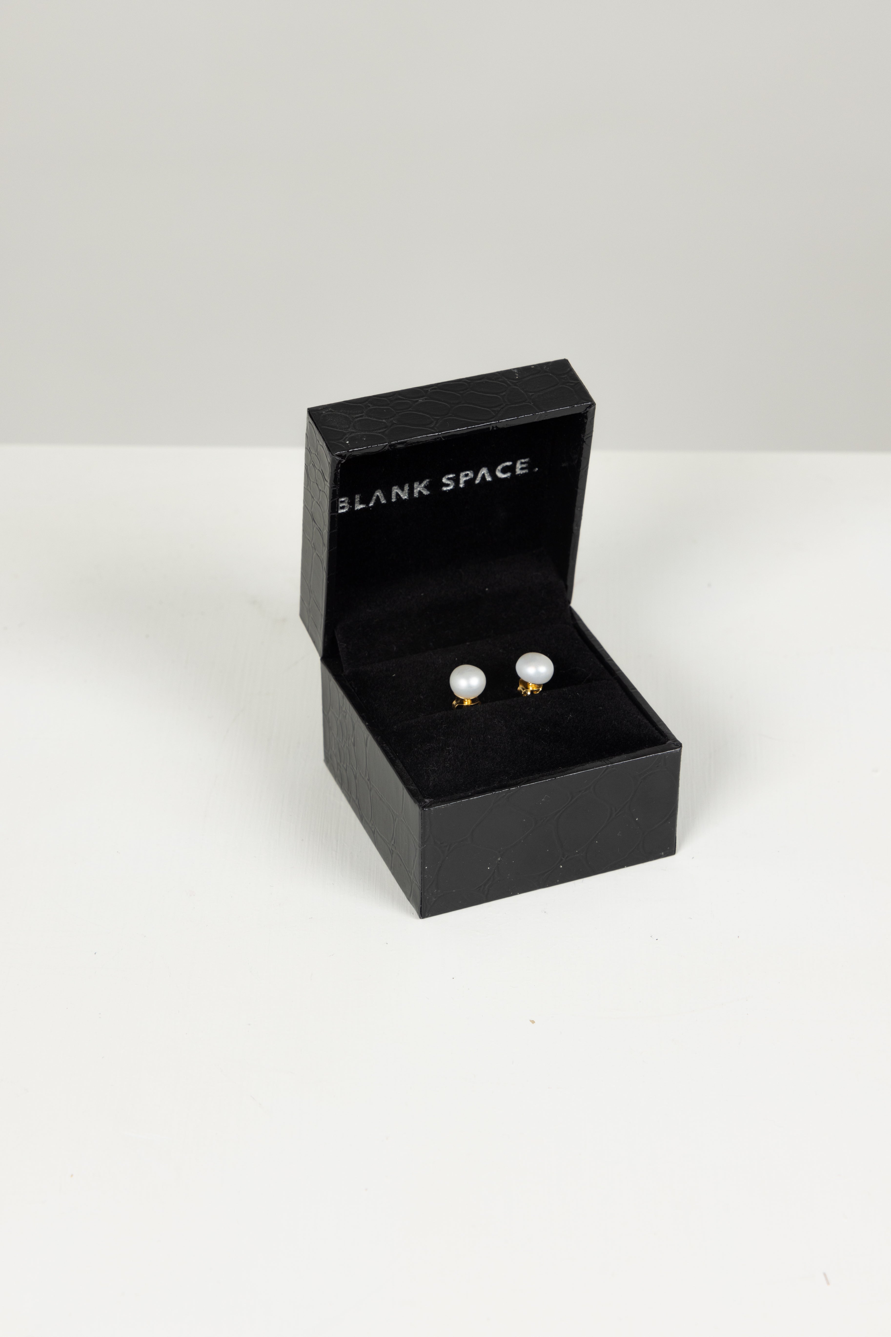 PEARL STUD EARRINGS 18KT GOLD