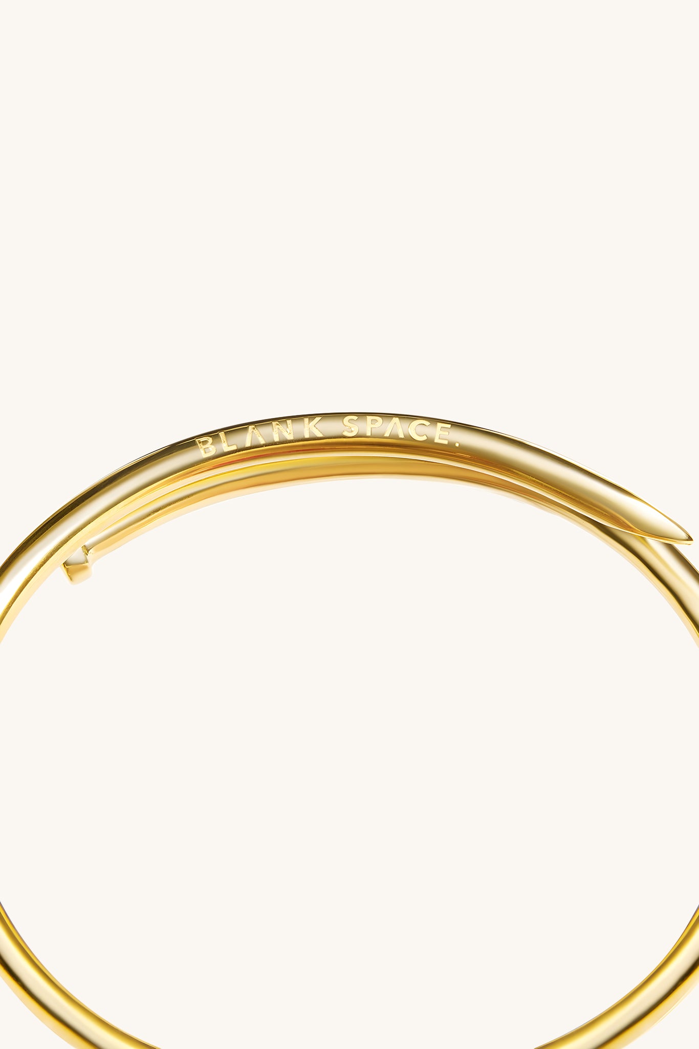 TWISTED NAIL BANGLE 18KT GOLD