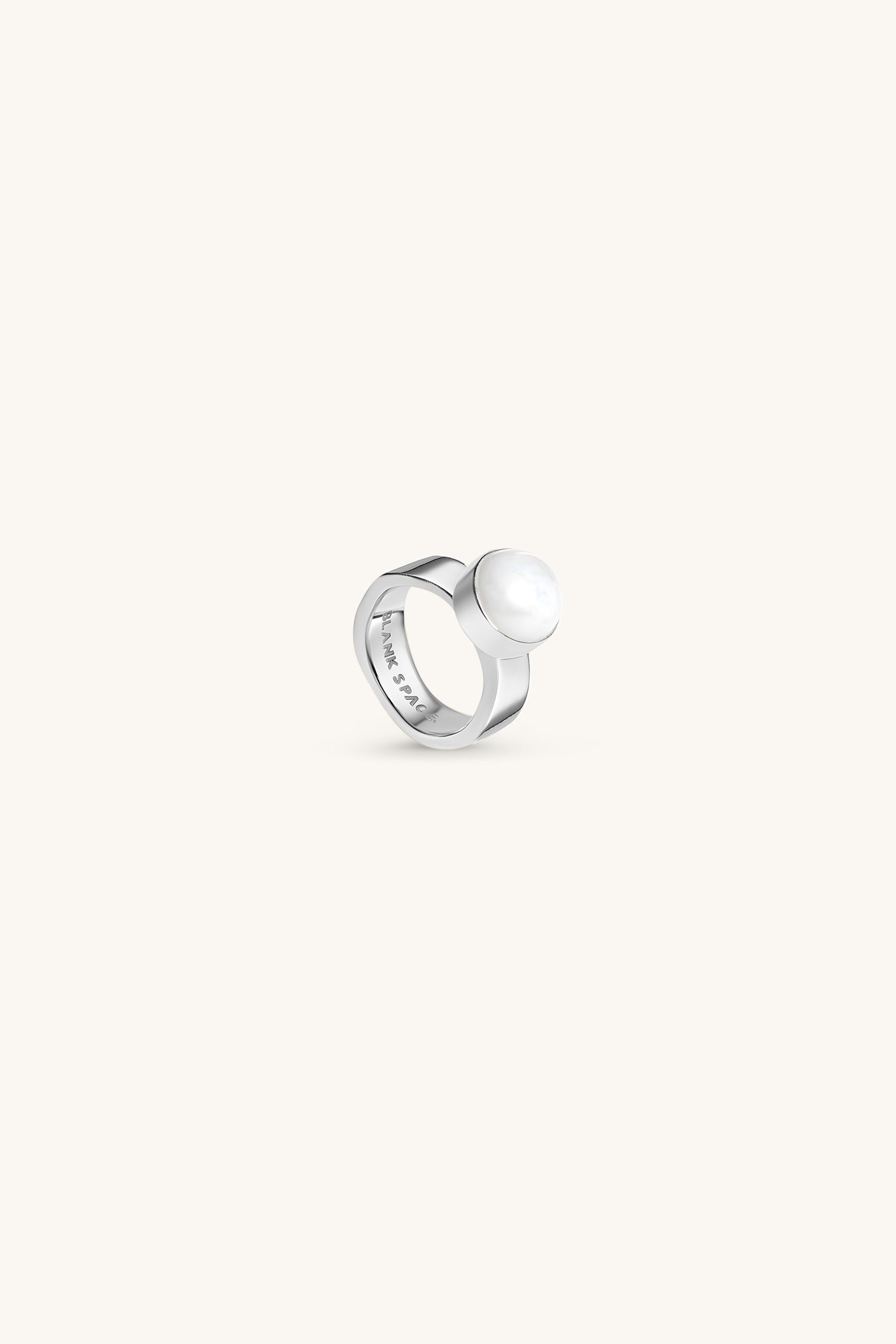 PRETTY PEARL RING