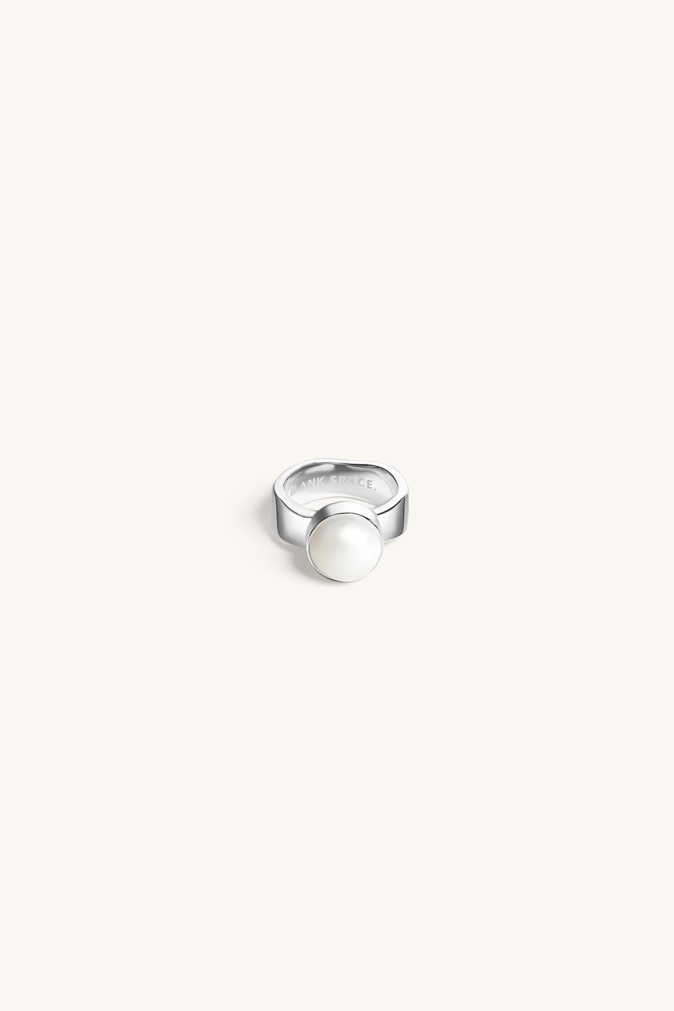 PRETTY PEARL RING