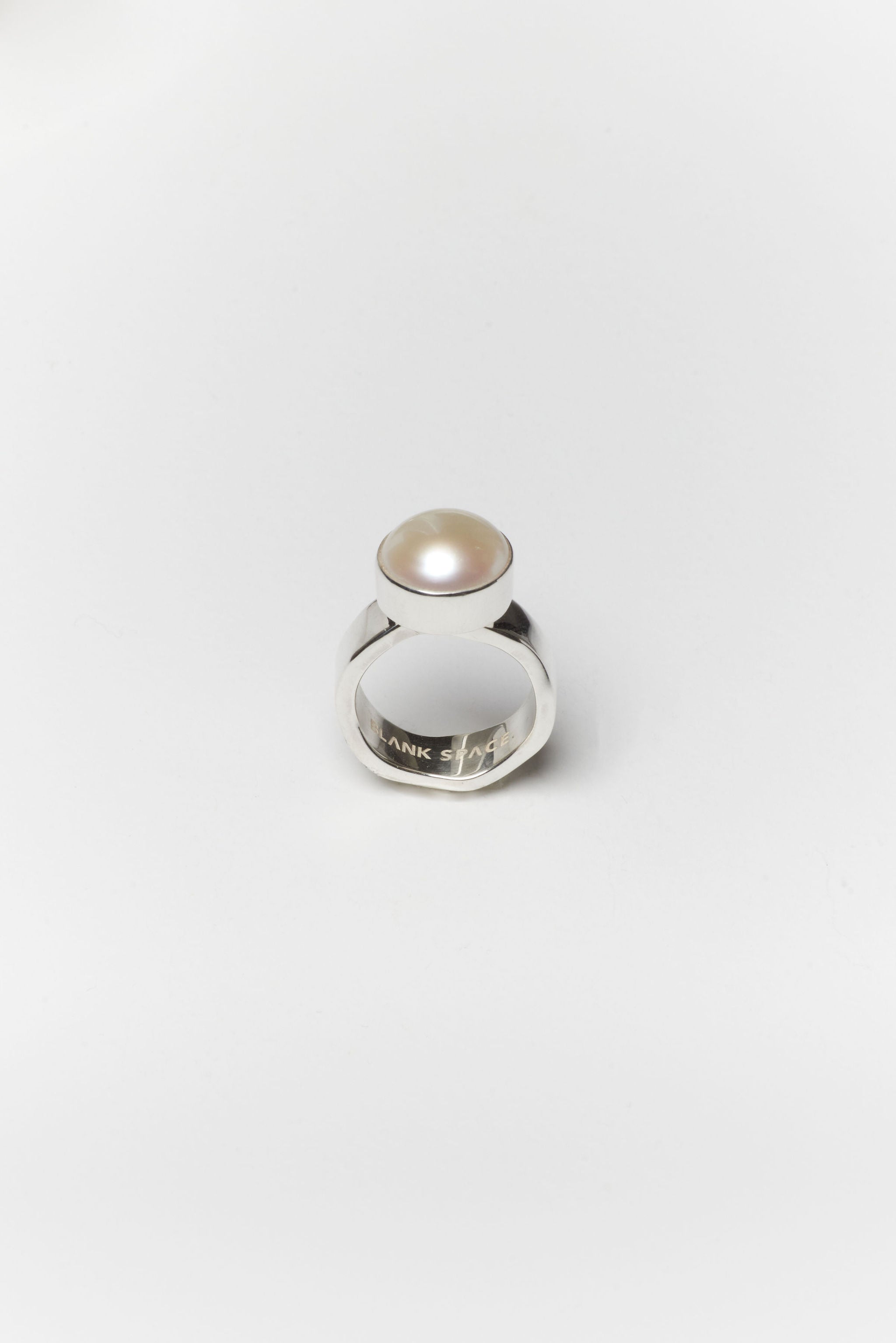 PRETTY PEARL RING