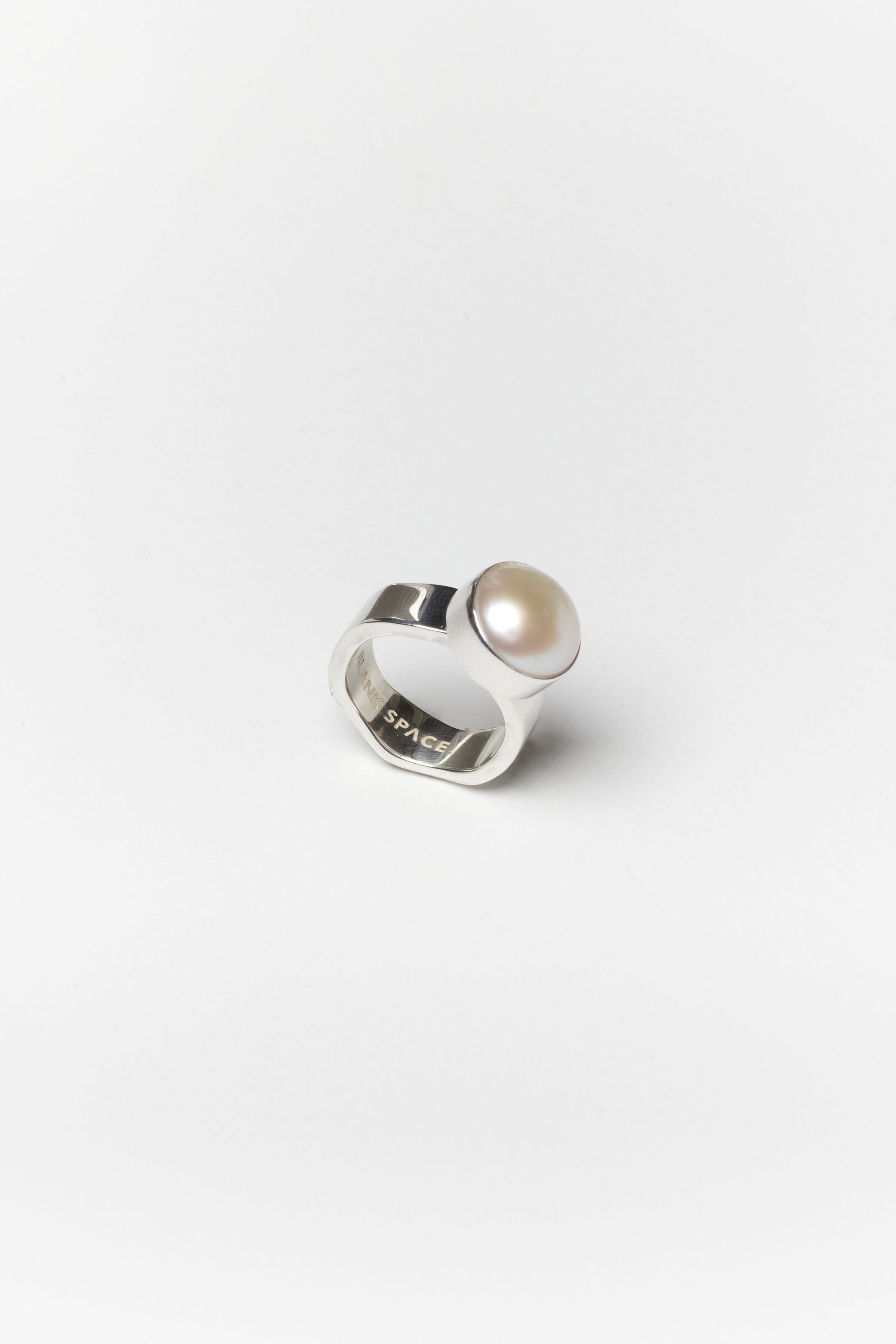 PRETTY PEARL RING