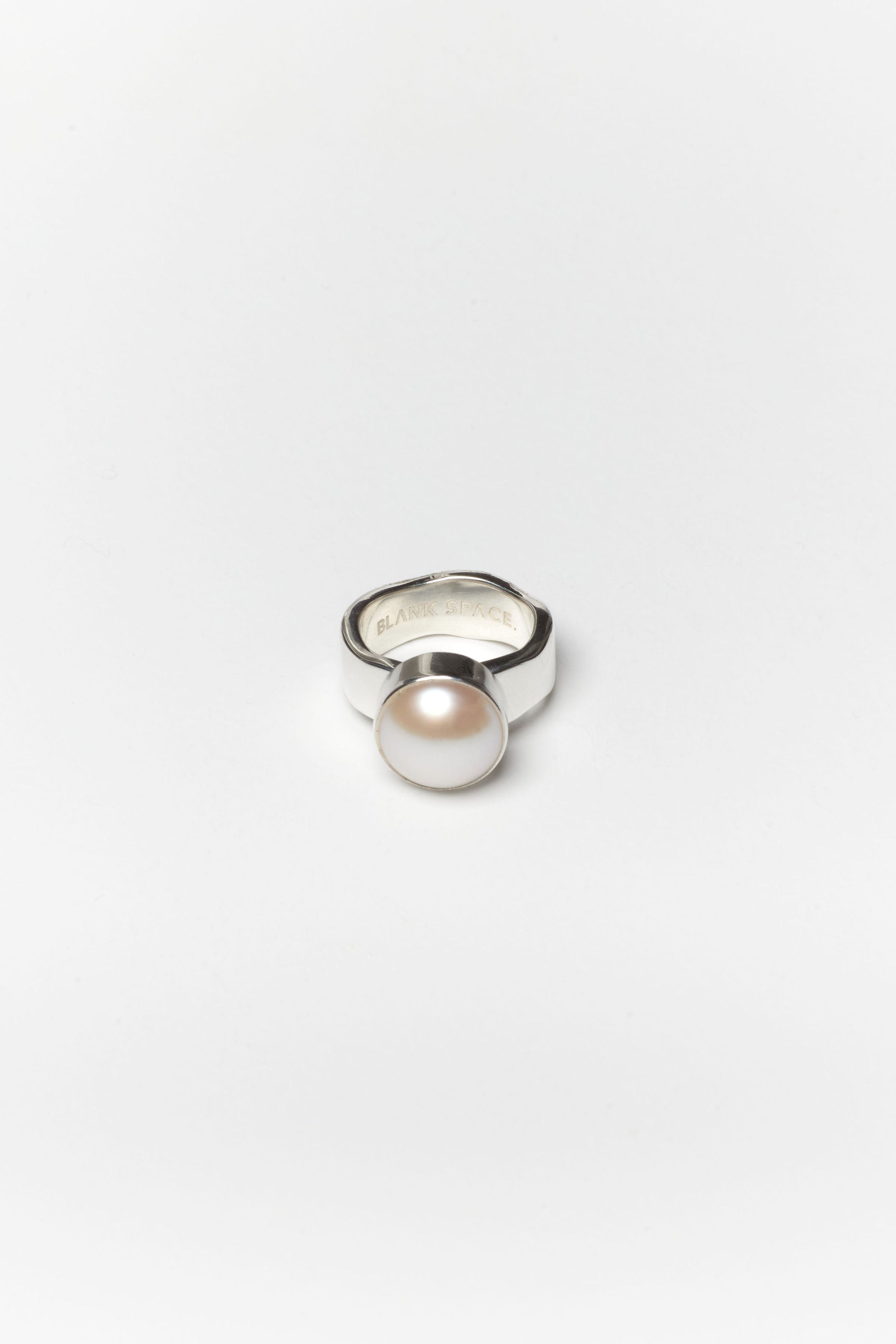 PRETTY PEARL RING