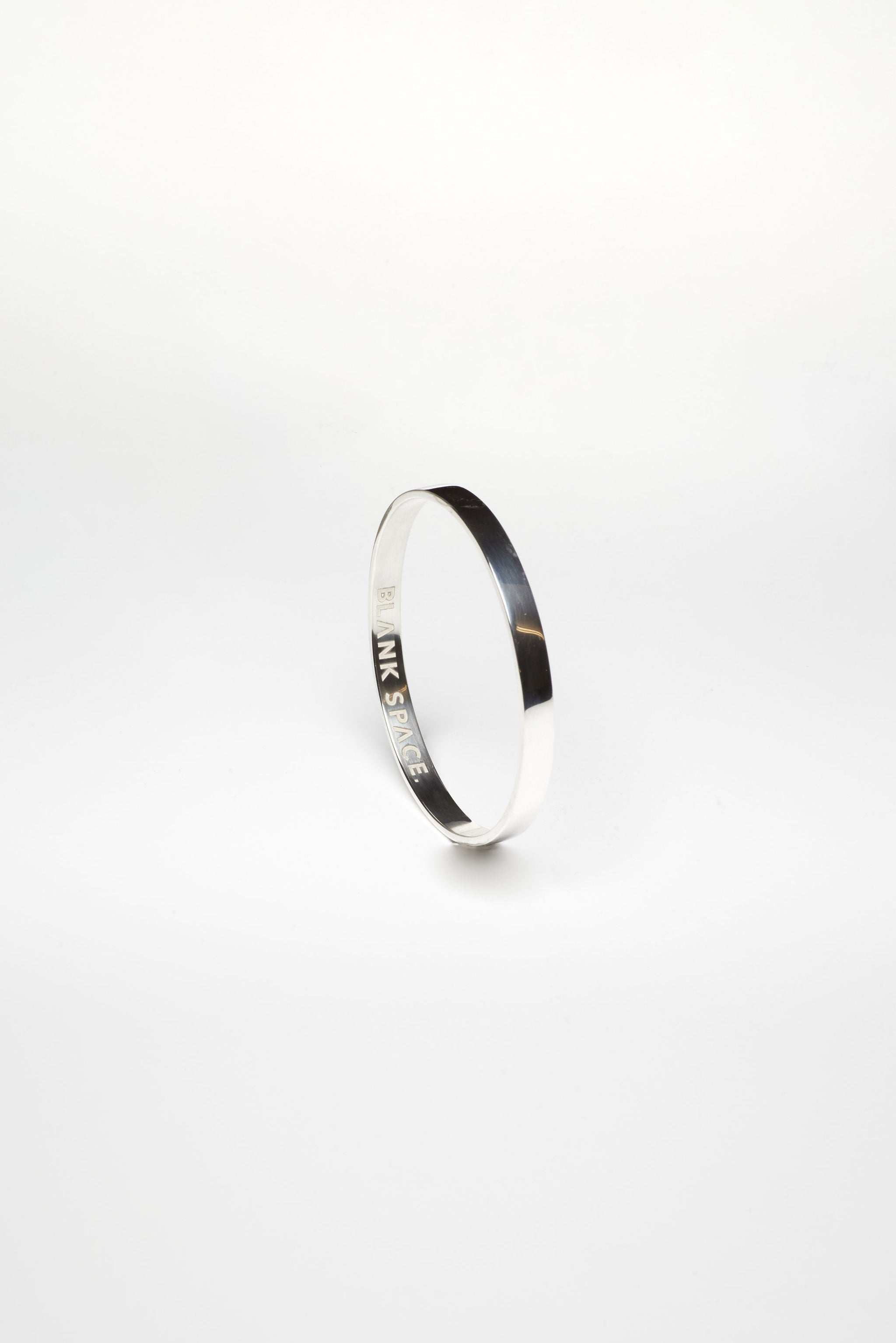 ESSENTIAL BANGLE