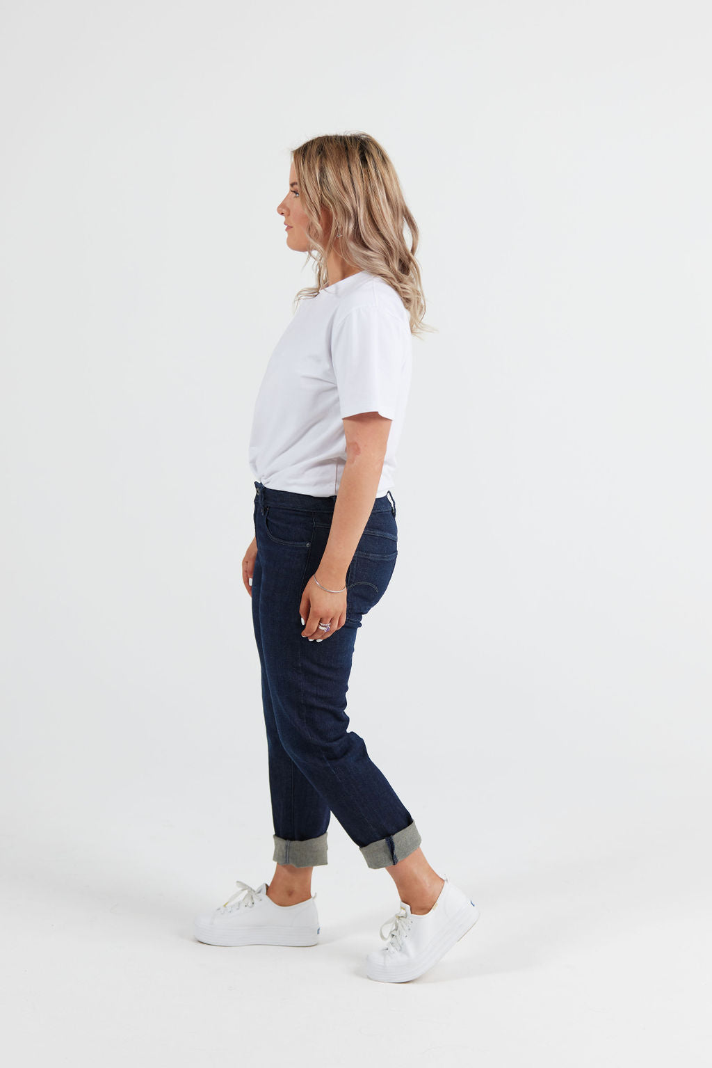 KATE LOW-WAIST BOYFRIEND JEANS - WORN DEEP MARINE