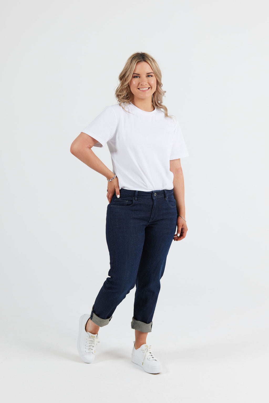 KATE LOW-WAIST BOYFRIEND JEANS - WORN DEEP MARINE