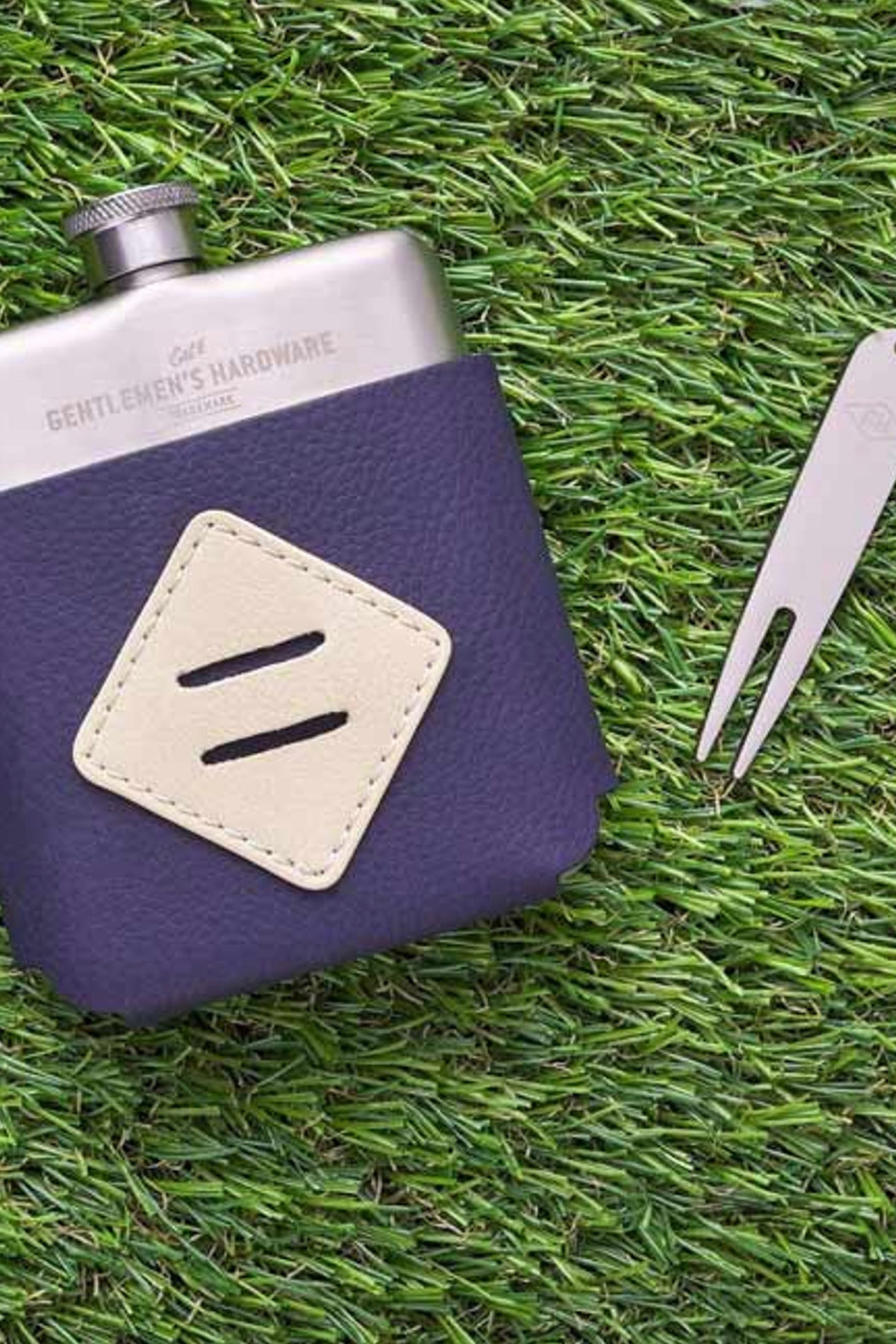 GOLFERS HIP FLASK & DIVOT TOOL