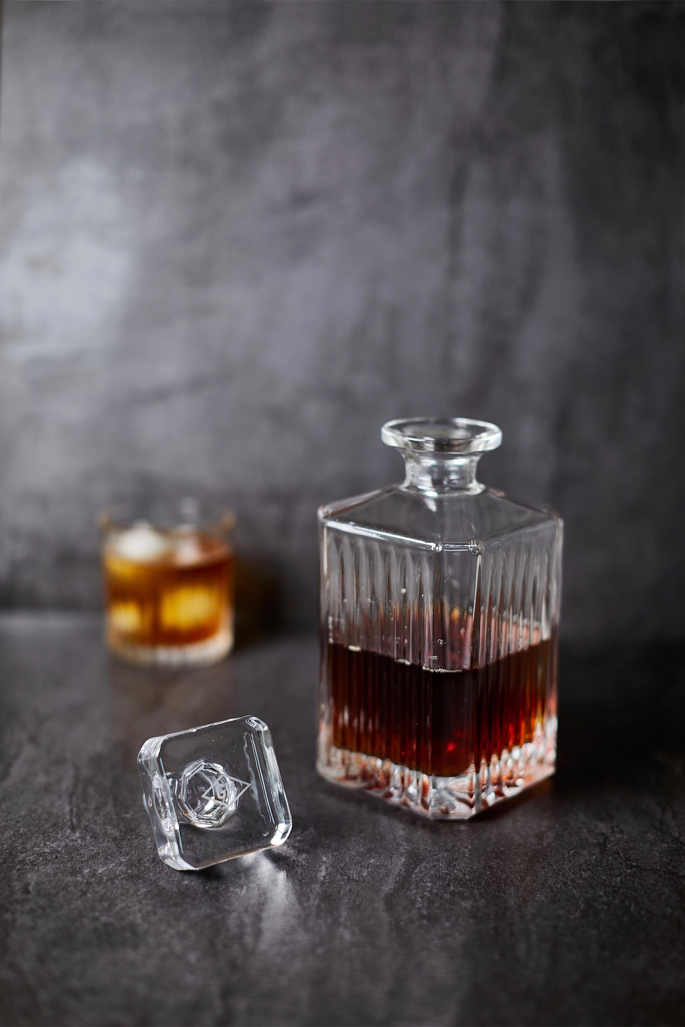 GLASS WHISKY DECANTER