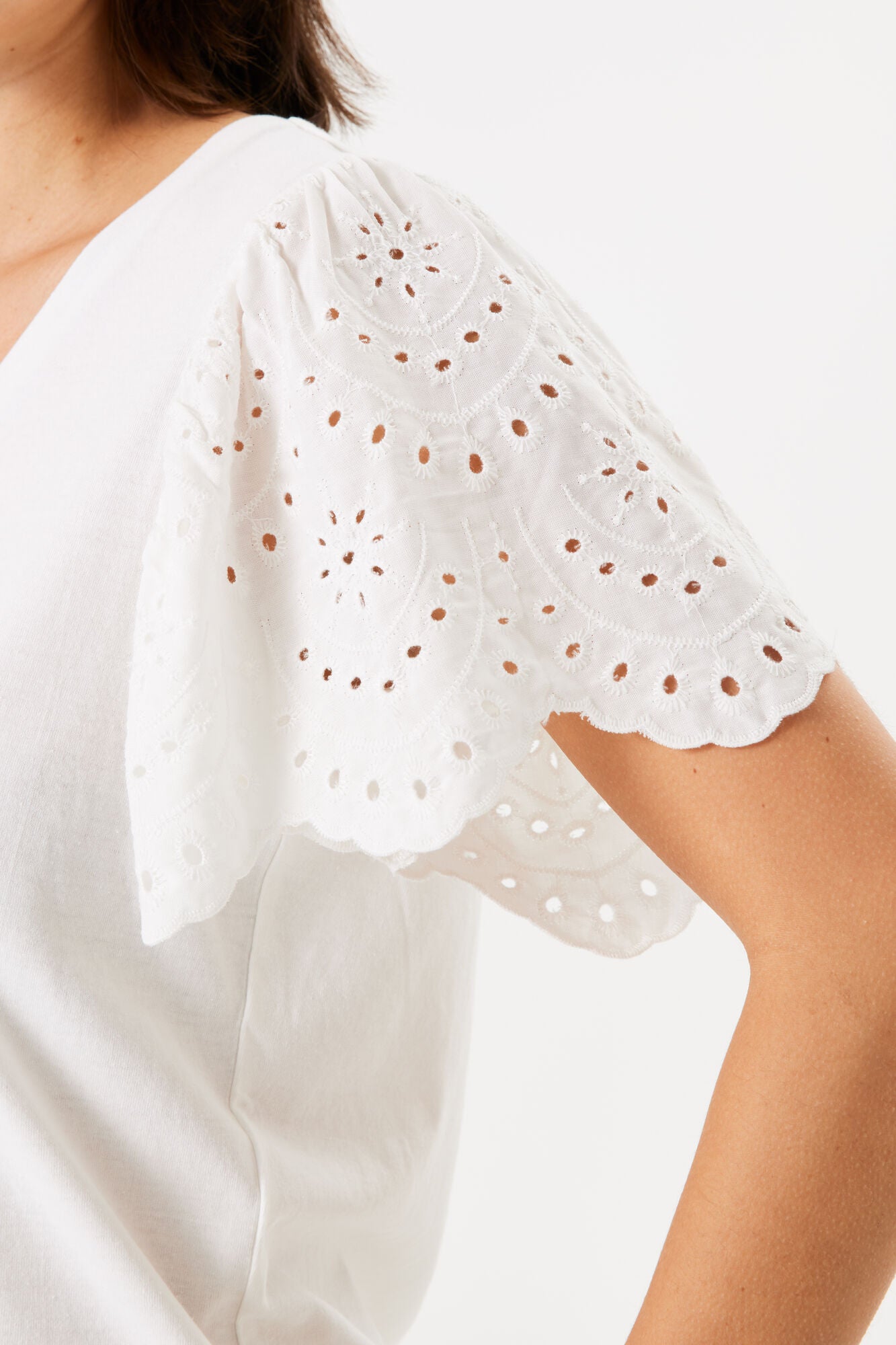 FLUTTER BRODERIE LACE TEE OFF WHITE